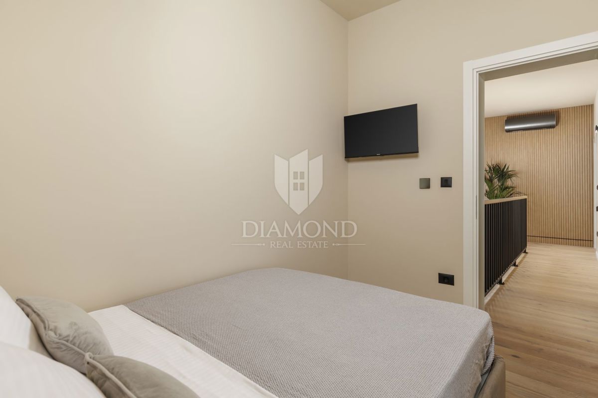 ČUDOVITA MODERNA HIŠA S PANORAMSKIM RAZGLEDOM