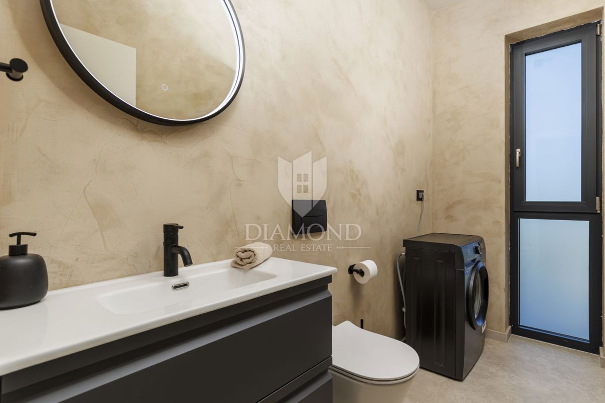 ČUDOVITA MODERNA HIŠA S PANORAMSKIM RAZGLEDOM