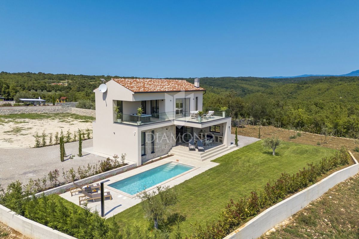 ČUDOVITA MODERNA HIŠA S PANORAMSKIM RAZGLEDOM