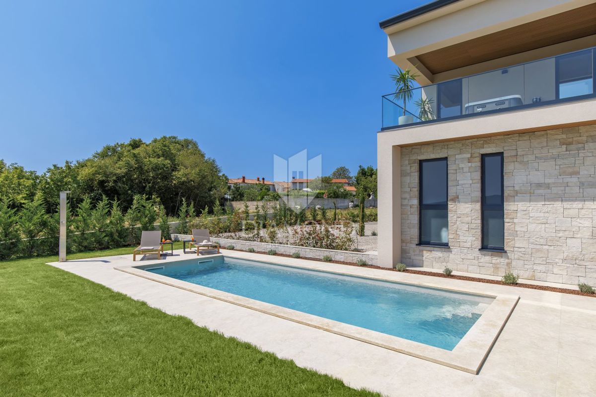 ČUDOVITA MODERNA HIŠA S PANORAMSKIM RAZGLEDOM