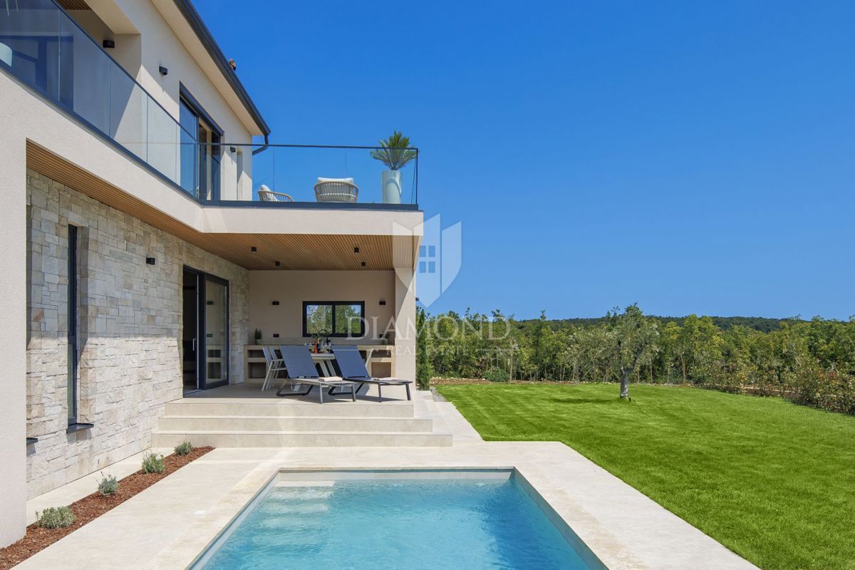 ČUDOVITA MODERNA HIŠA S PANORAMSKIM RAZGLEDOM