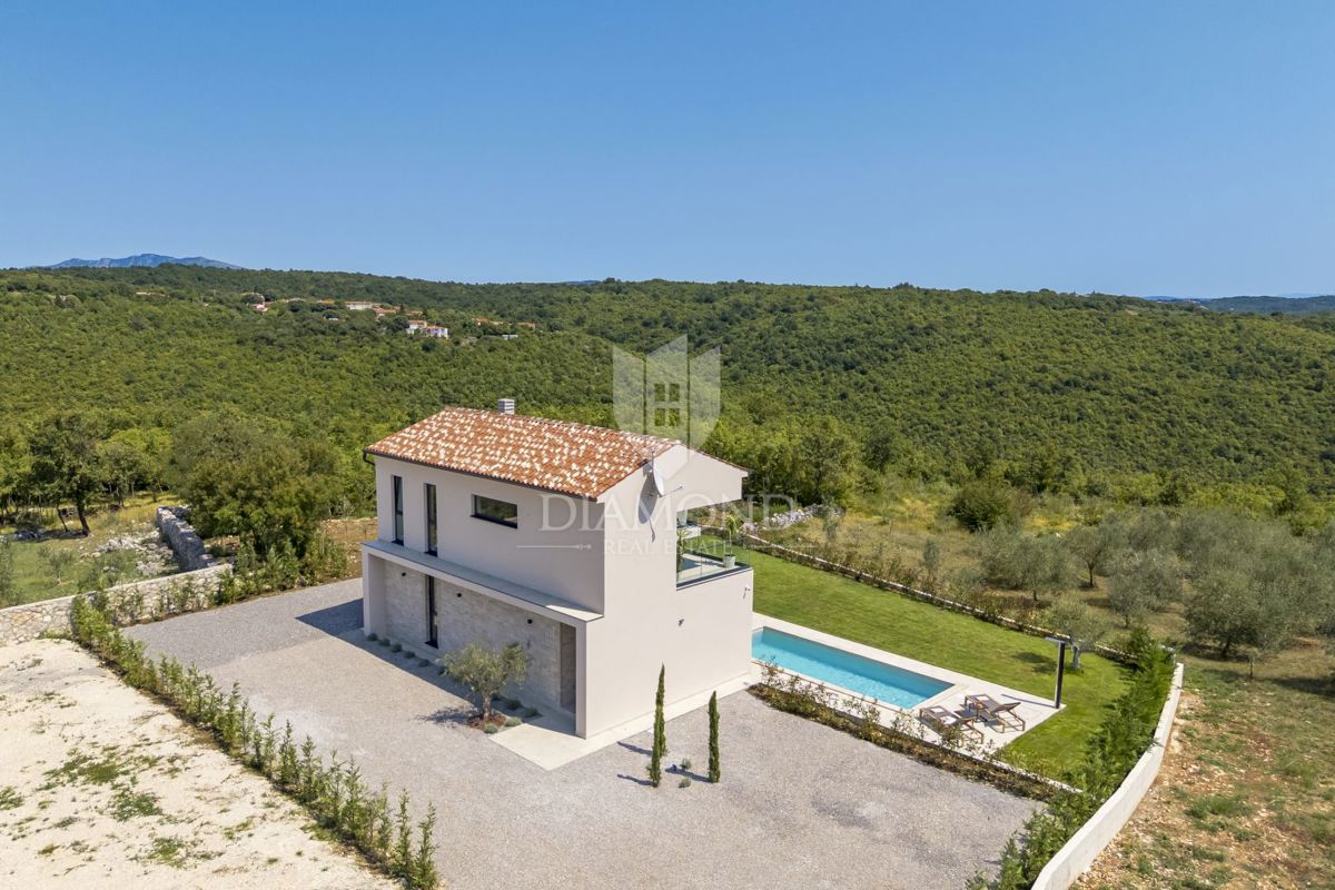 ČUDOVITA MODERNA HIŠA S PANORAMSKIM RAZGLEDOM