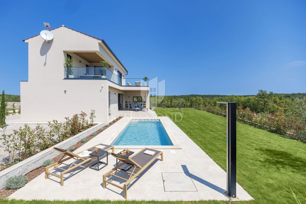 ČUDOVITA MODERNA HIŠA S PANORAMSKIM RAZGLEDOM