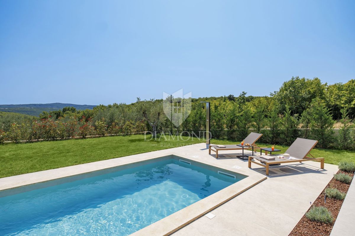 ČUDOVITA MODERNA HIŠA S PANORAMSKIM RAZGLEDOM