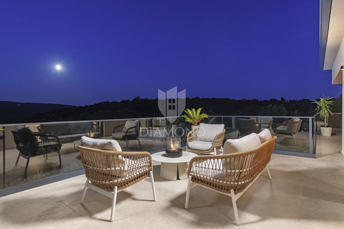 ČUDOVITA MODERNA HIŠA S PANORAMSKIM RAZGLEDOM