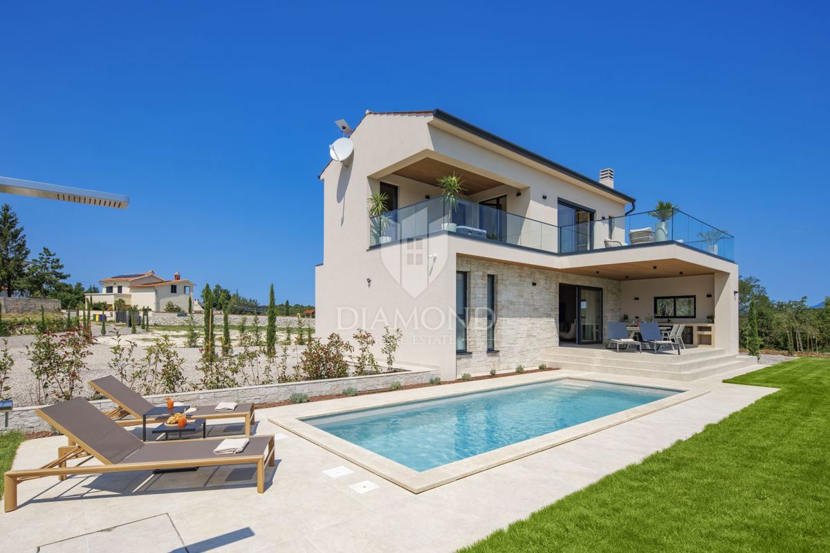 ČUDOVITA MODERNA HIŠA S PANORAMSKIM RAZGLEDOM