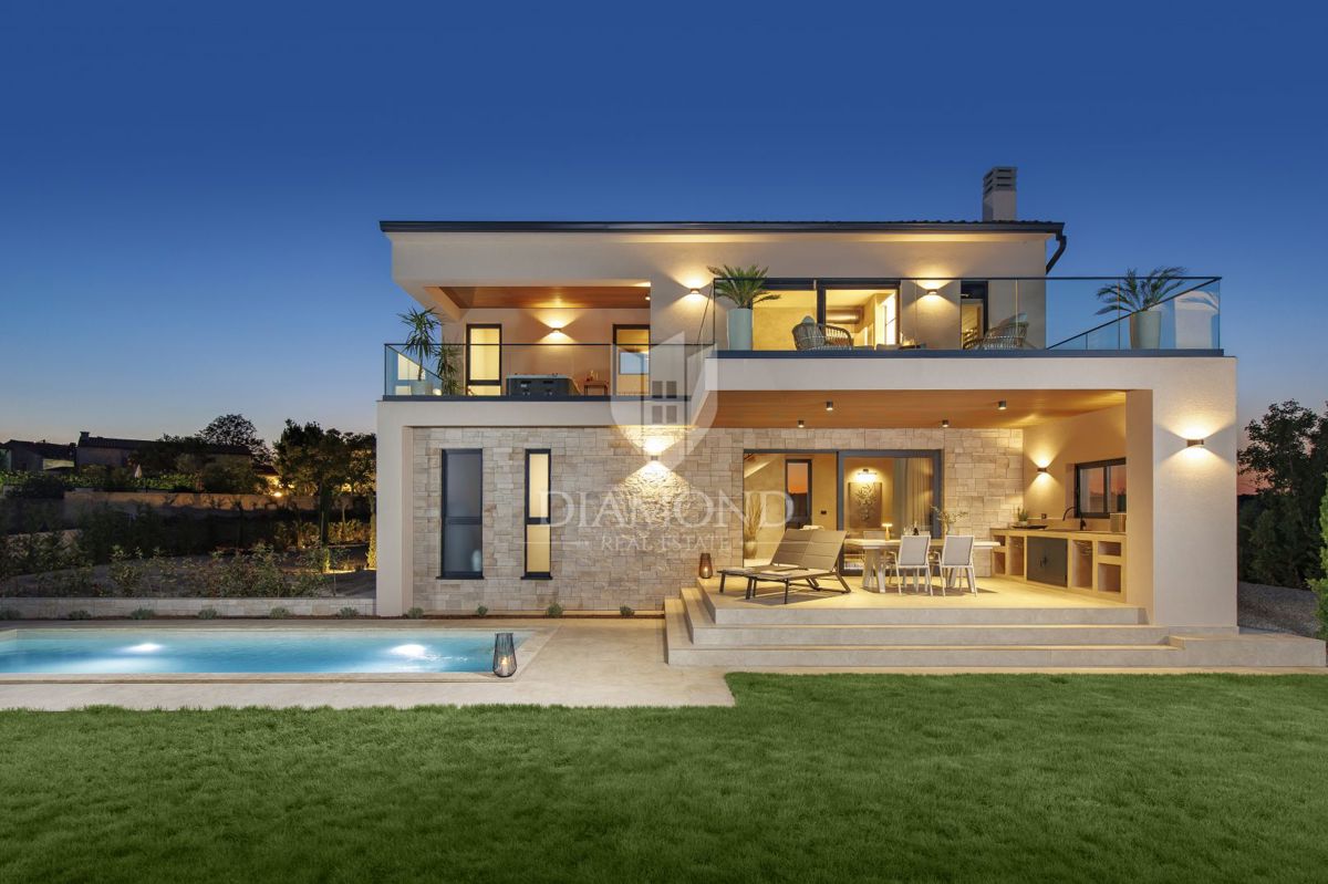 ČUDOVITA MODERNA HIŠA S PANORAMSKIM RAZGLEDOM