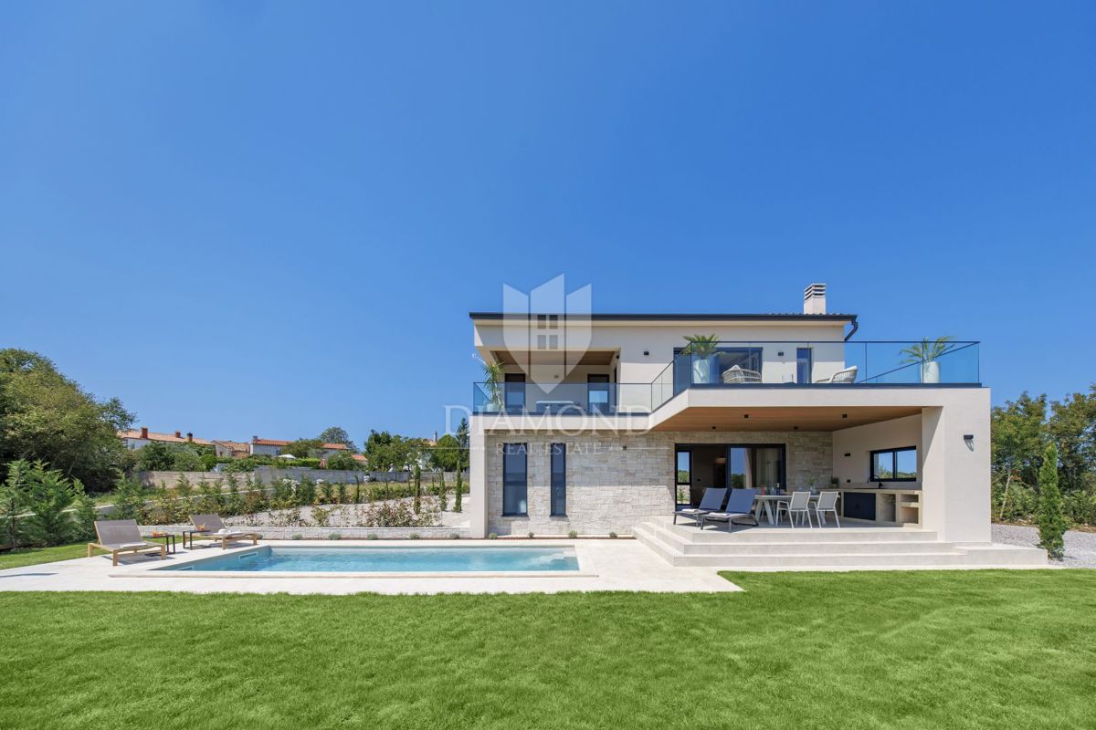 ČUDOVITA MODERNA HIŠA S PANORAMSKIM RAZGLEDOM