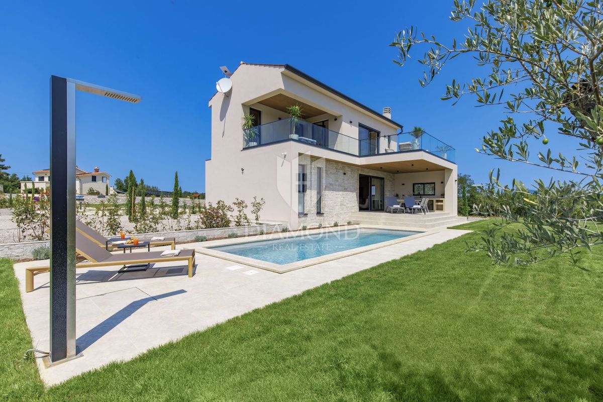 ČUDOVITA MODERNA HIŠA S PANORAMSKIM RAZGLEDOM