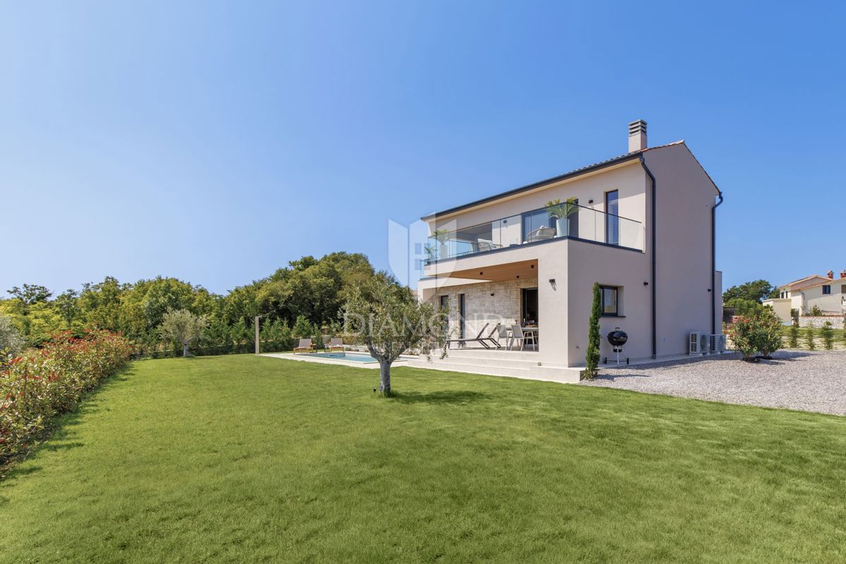 ČUDOVITA MODERNA HIŠA S PANORAMSKIM RAZGLEDOM