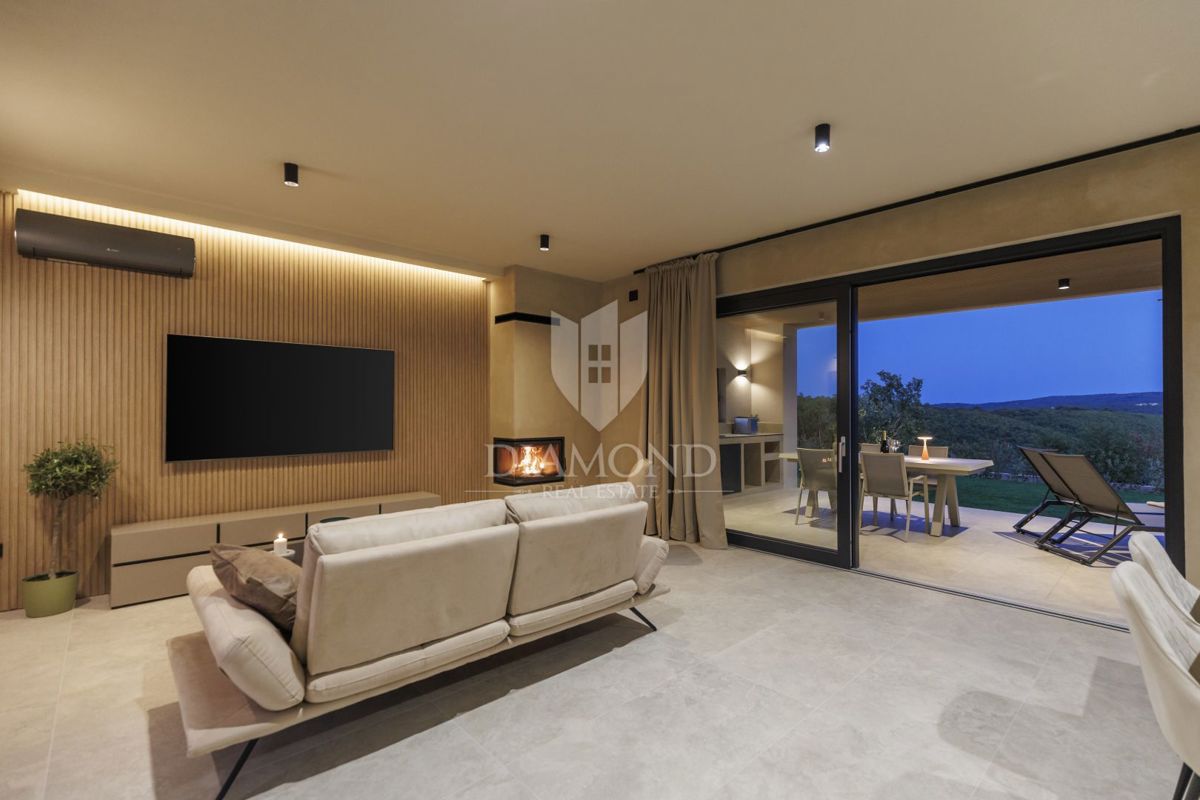 ČUDOVITA MODERNA HIŠA S PANORAMSKIM RAZGLEDOM