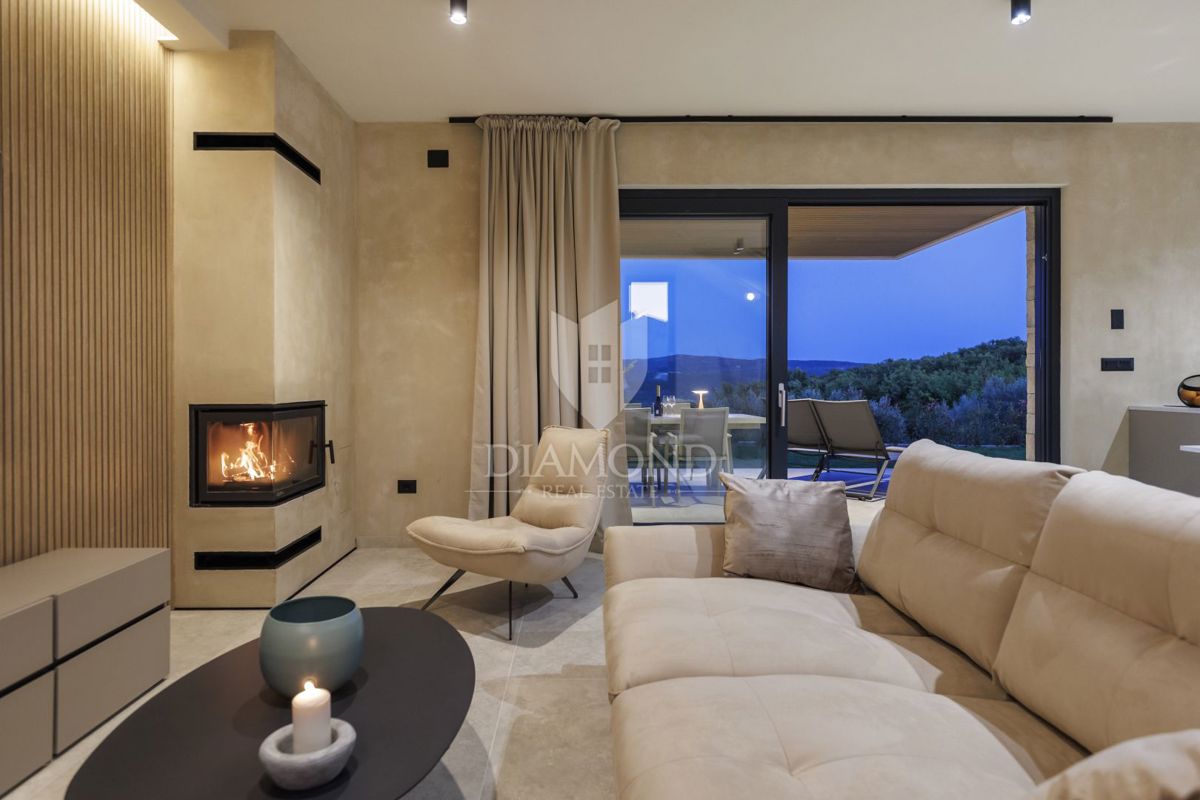 ČUDOVITA MODERNA HIŠA S PANORAMSKIM RAZGLEDOM