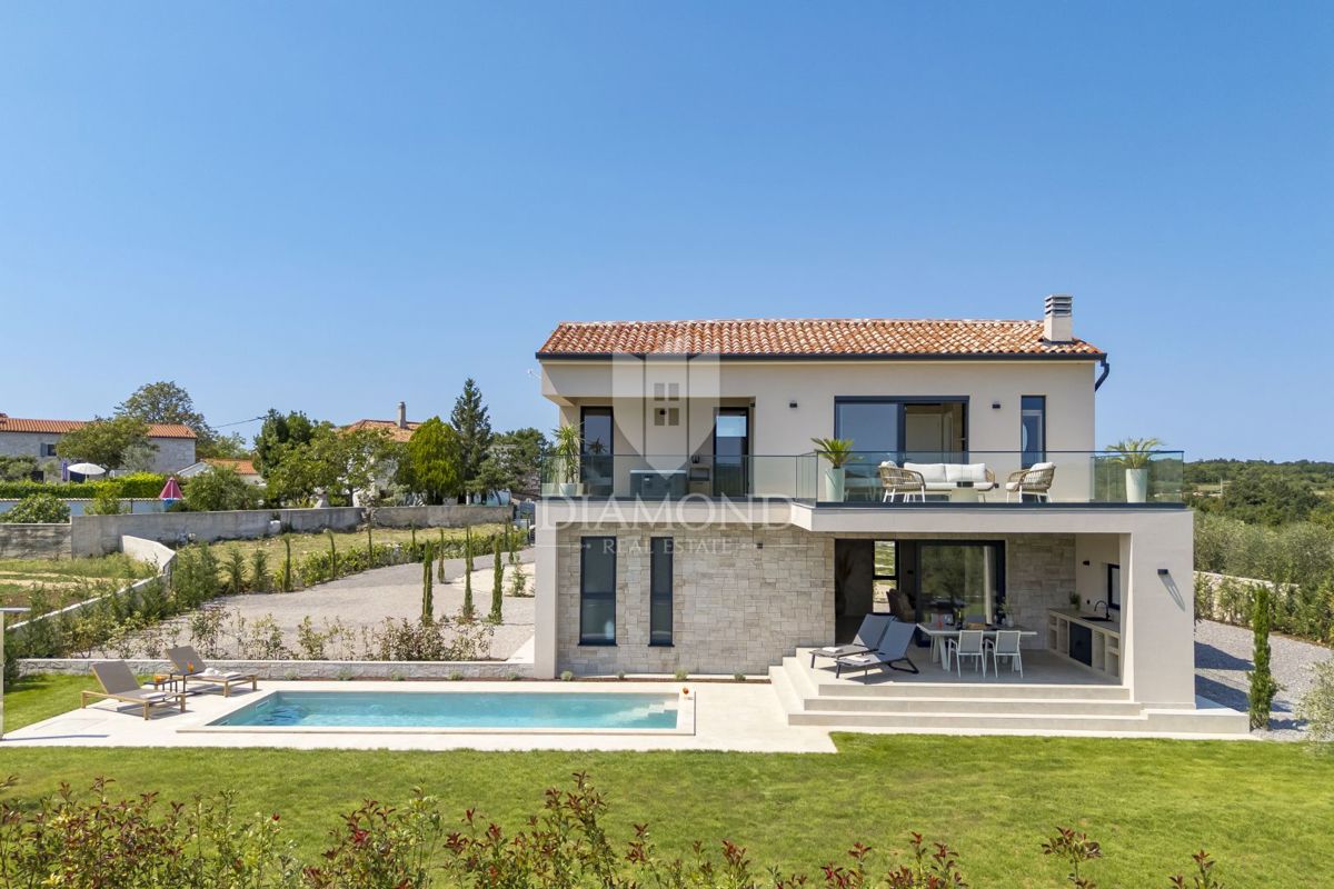 ČUDOVITA MODERNA HIŠA S PANORAMSKIM RAZGLEDOM