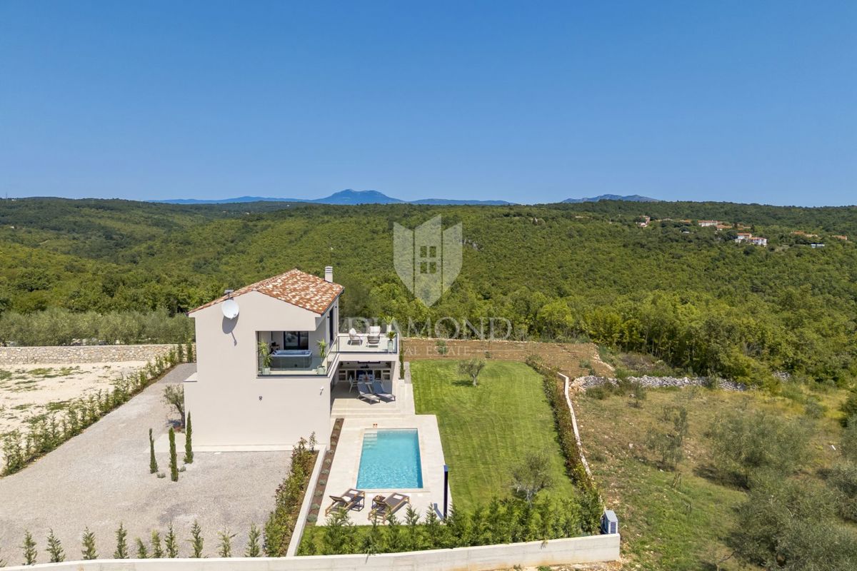 ČUDOVITA MODERNA HIŠA S PANORAMSKIM RAZGLEDOM