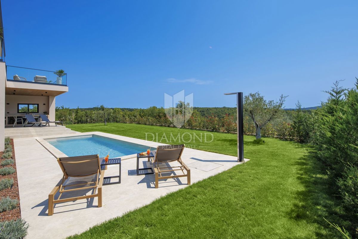 ČUDOVITA MODERNA HIŠA S PANORAMSKIM RAZGLEDOM