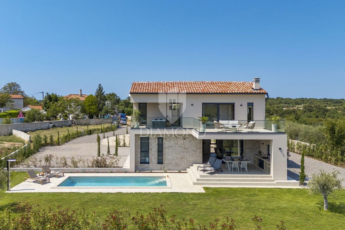 ČUDOVITA MODERNA HIŠA S PANORAMSKIM RAZGLEDOM