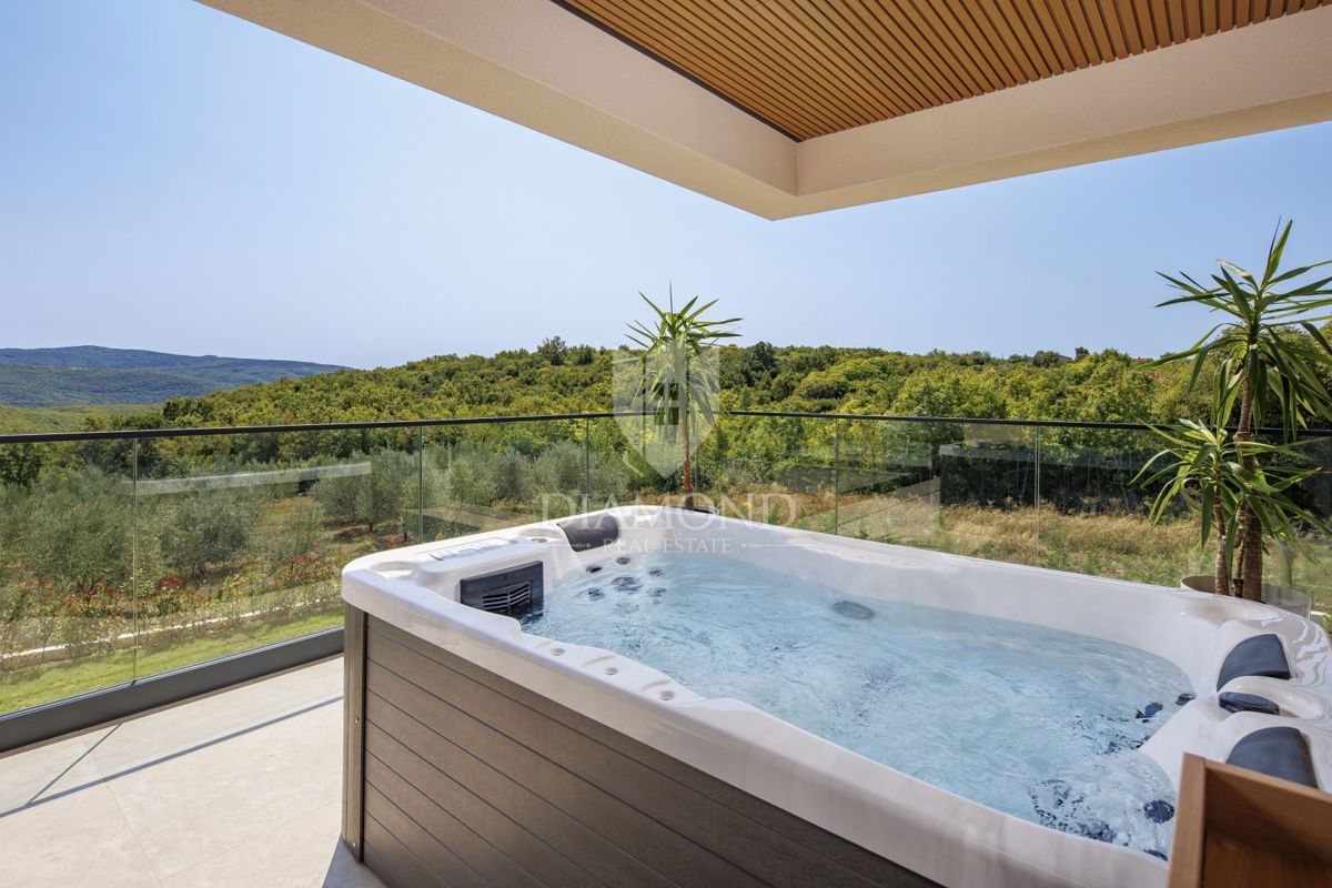 ČUDOVITA MODERNA HIŠA S PANORAMSKIM RAZGLEDOM