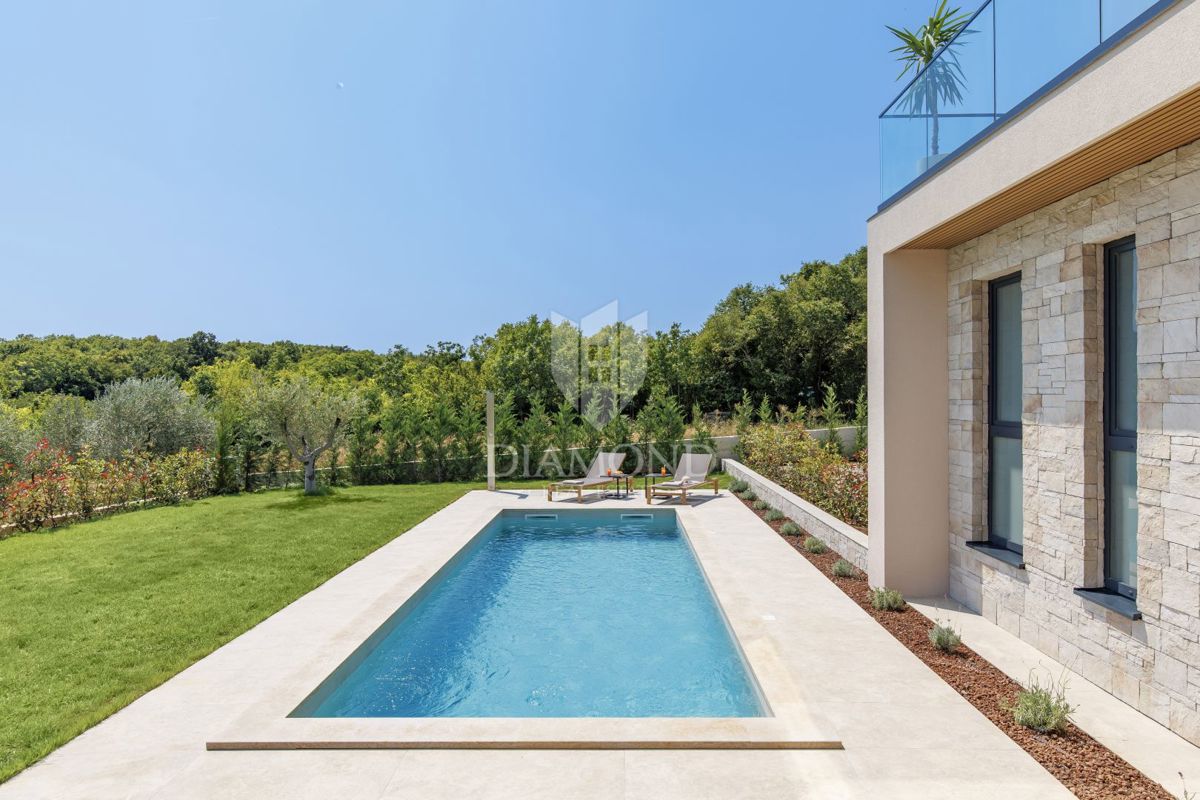 ČUDOVITA MODERNA HIŠA S PANORAMSKIM RAZGLEDOM