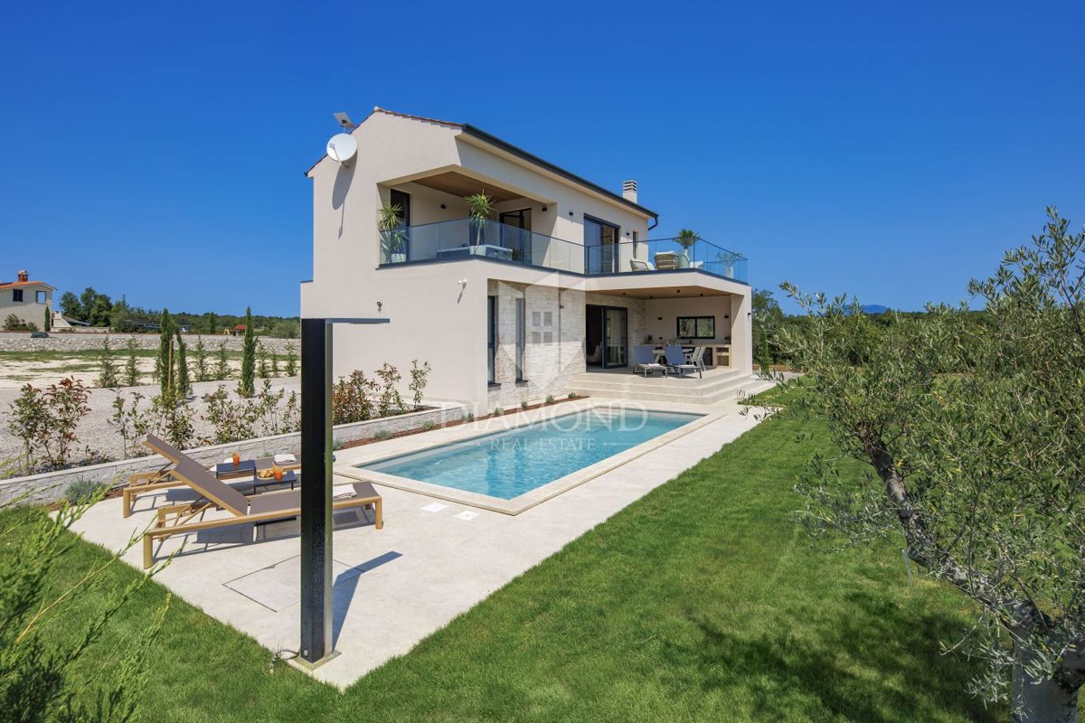 ČUDOVITA MODERNA HIŠA S PANORAMSKIM RAZGLEDOM