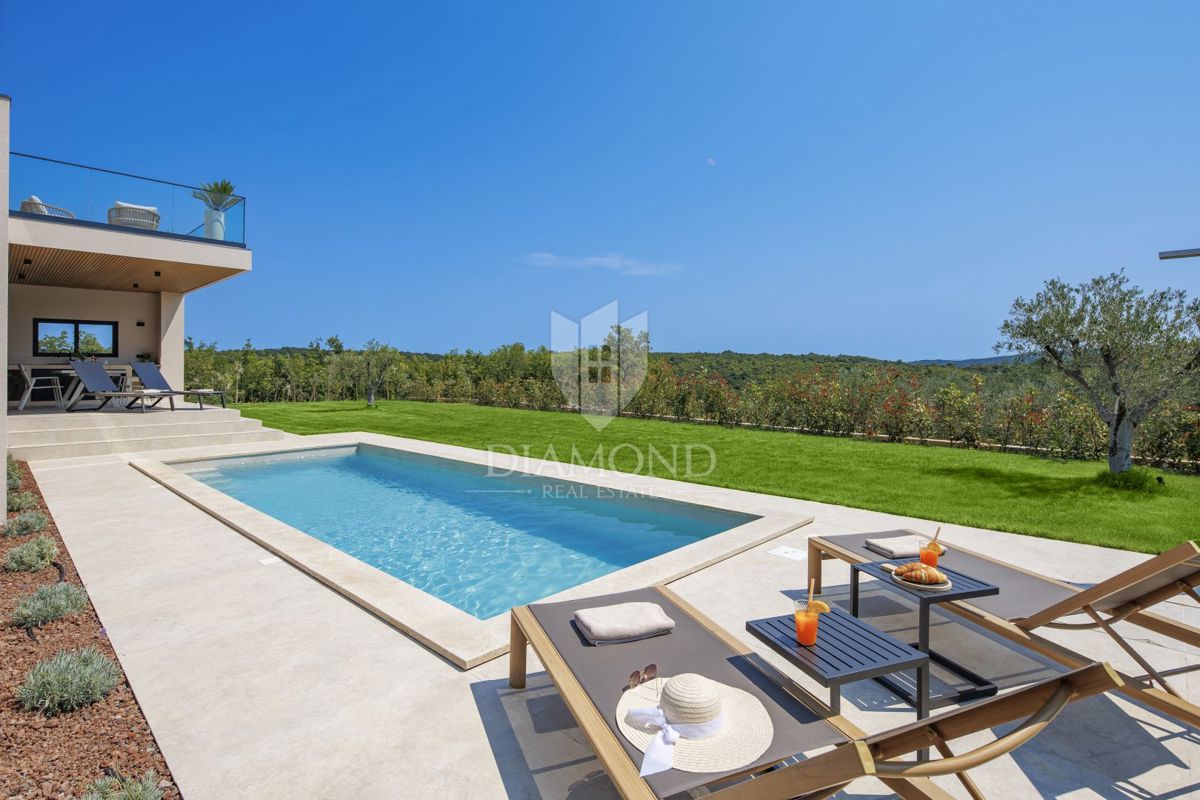 ČUDOVITA MODERNA HIŠA S PANORAMSKIM RAZGLEDOM