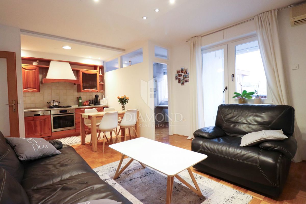 Zagreb, Špansko! Trisobno stanovanje!