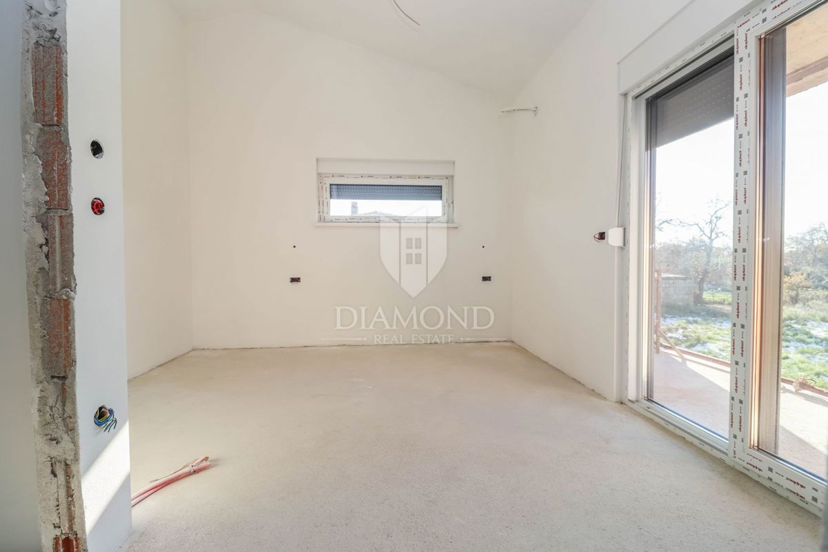 Ližnjan, moderno dupleks stanovanje z vrtom, blizu morja!