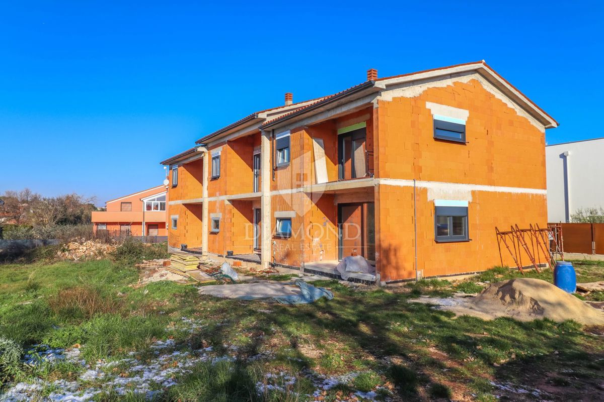 Ližnjan, moderno dupleks stanovanje z vrtom, blizu morja!