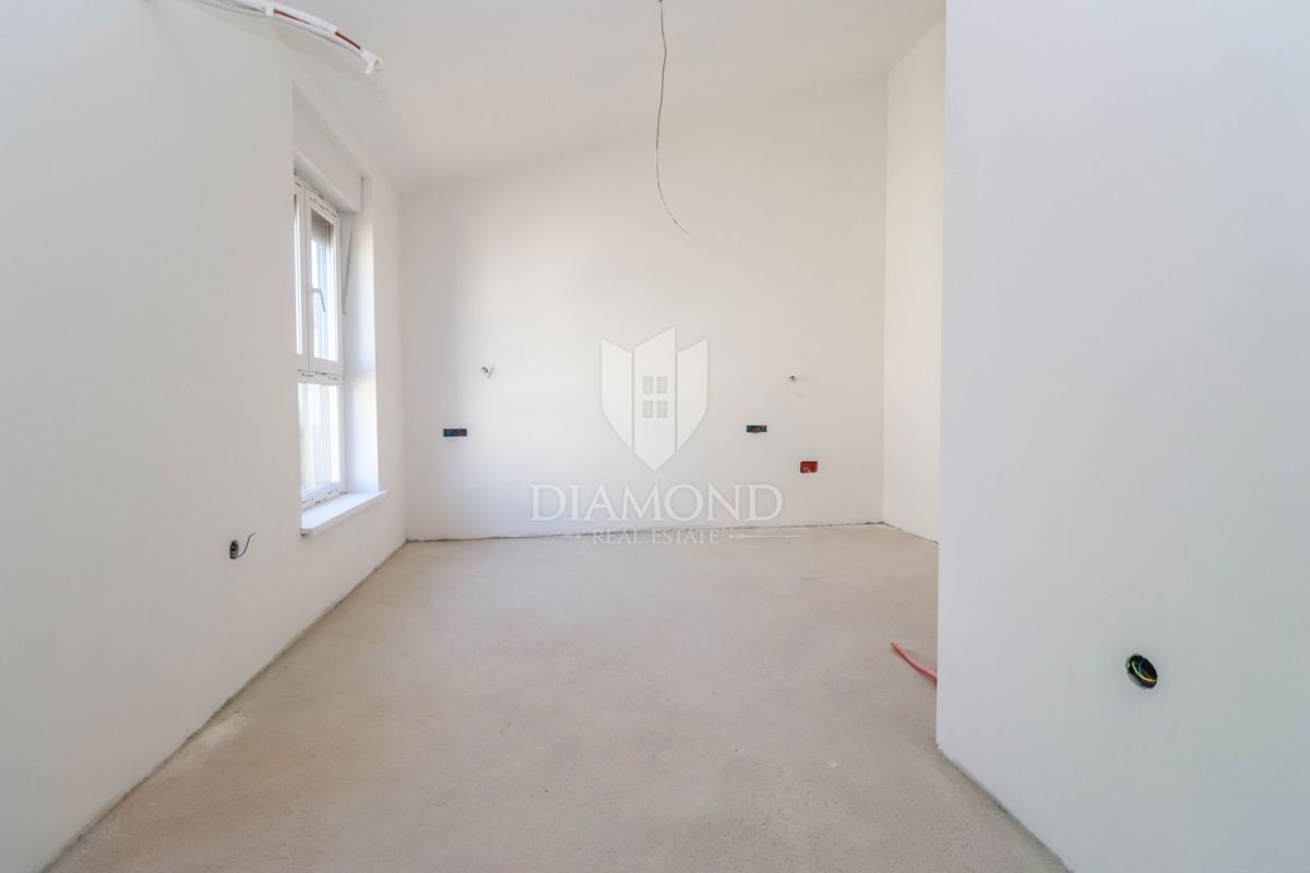 Ližnjan, moderno dupleks stanovanje z vrtom, blizu morja!