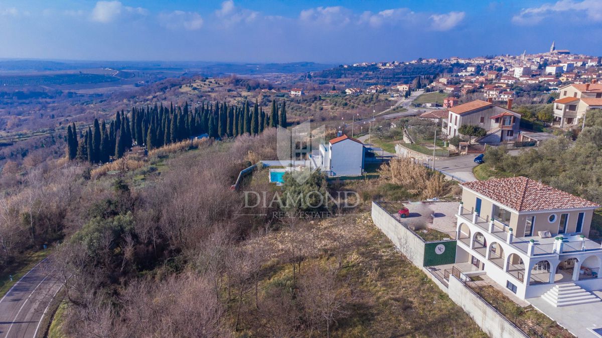 Buje, gradbeno zemljišče s panoramskim razgledom!