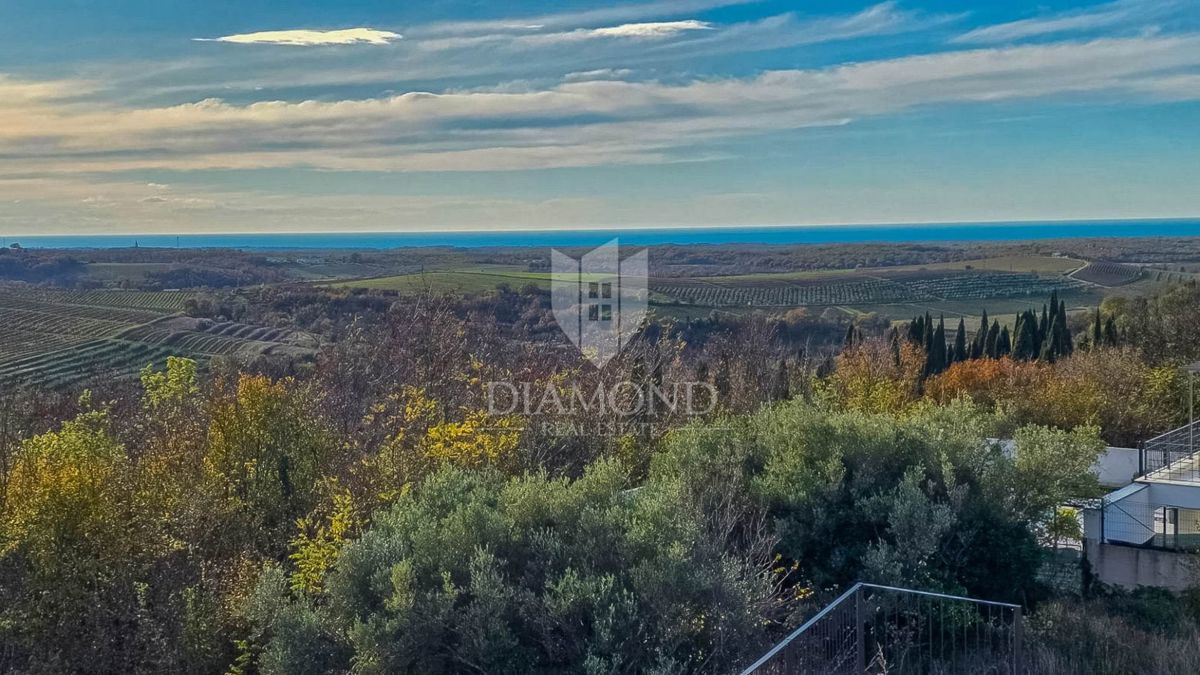 Buje, gradbeno zemljišče s panoramskim razgledom!