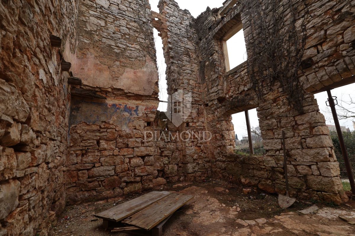 Bale, ruševna kuća s dvorištem, građevinska dozvola
