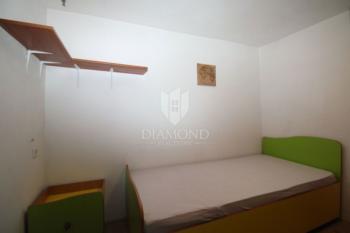 RIJEKA, ČAVLE – HIŠA Z DVORIŠČEM