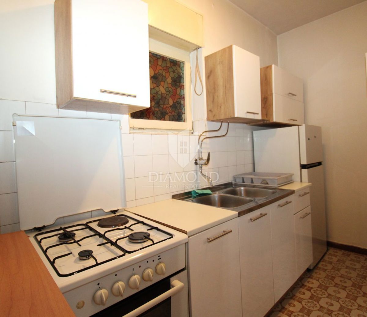 RIJEKA, ČAVLE – HIŠA Z DVORIŠČEM