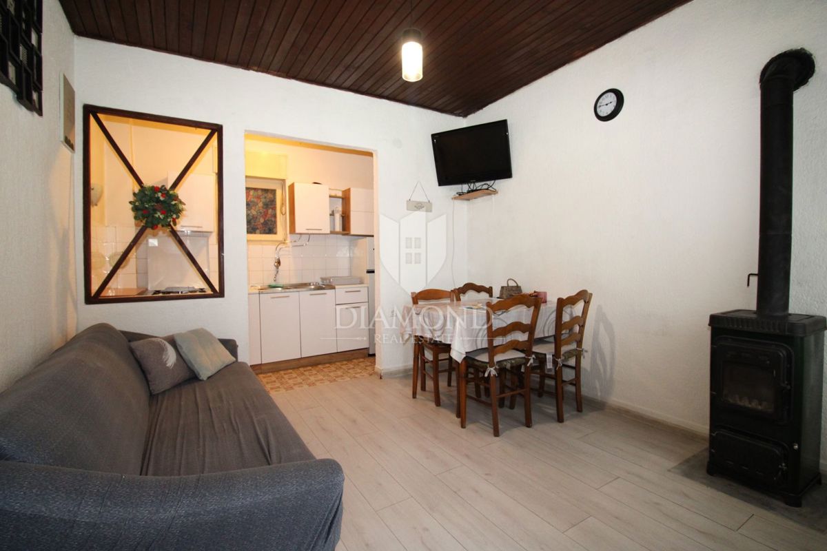 RIJEKA, ČAVLE – HIŠA Z DVORIŠČEM