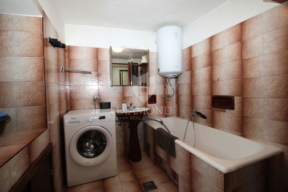 RIJEKA, ČAVLE – HIŠA Z DVORIŠČEM