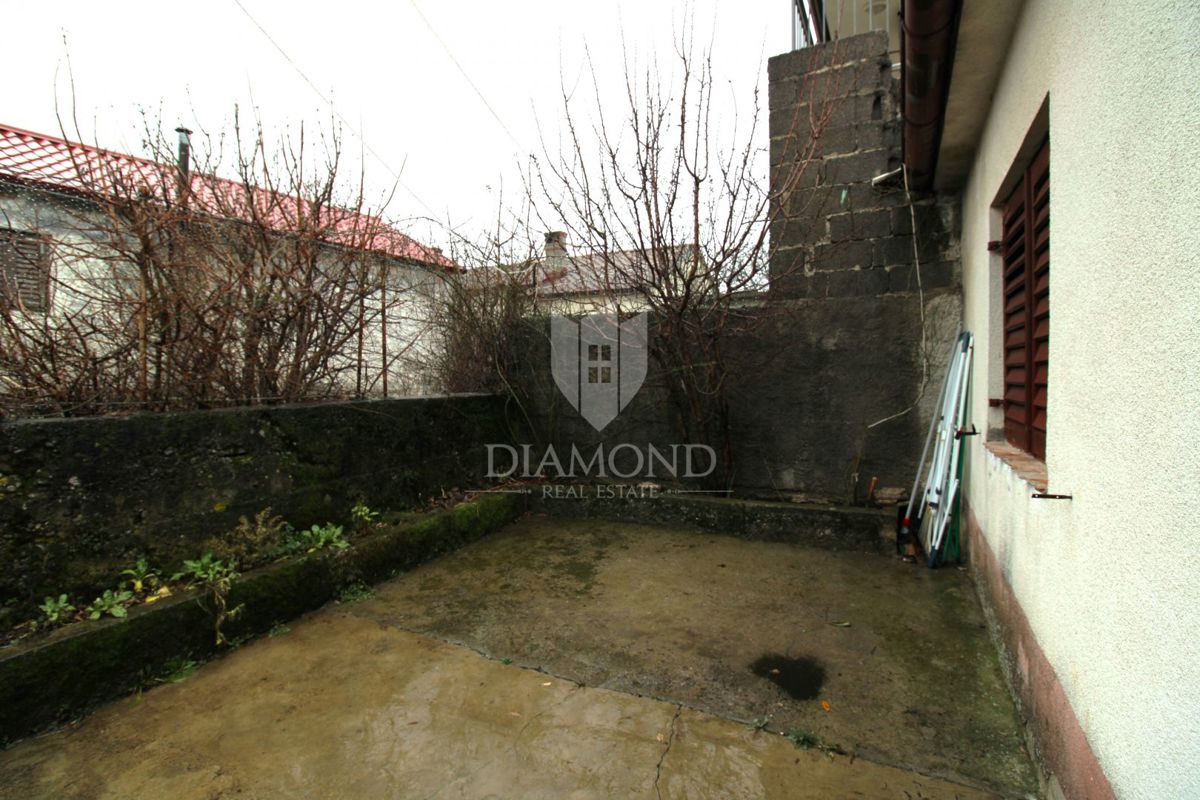 RIJEKA, ČAVLE – HIŠA Z DVORIŠČEM