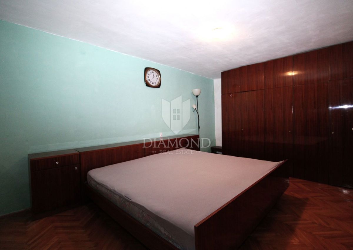 RIJEKA, ČAVLE – HIŠA Z DVORIŠČEM