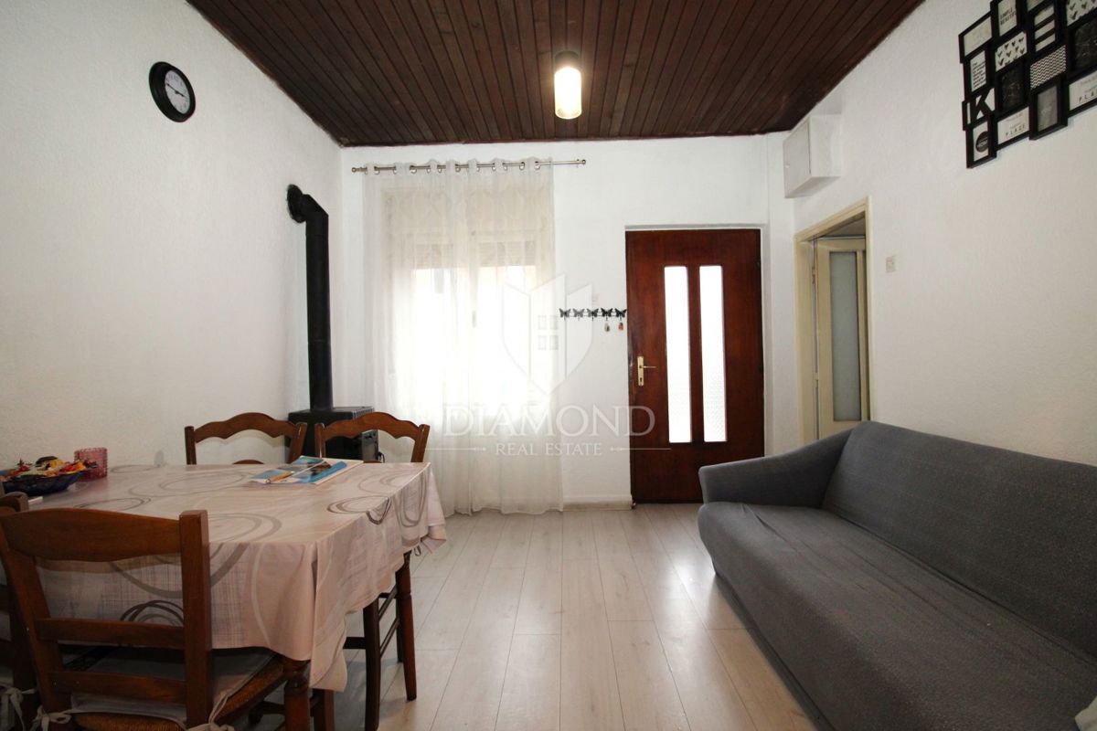 RIJEKA, ČAVLE – HIŠA Z DVORIŠČEM