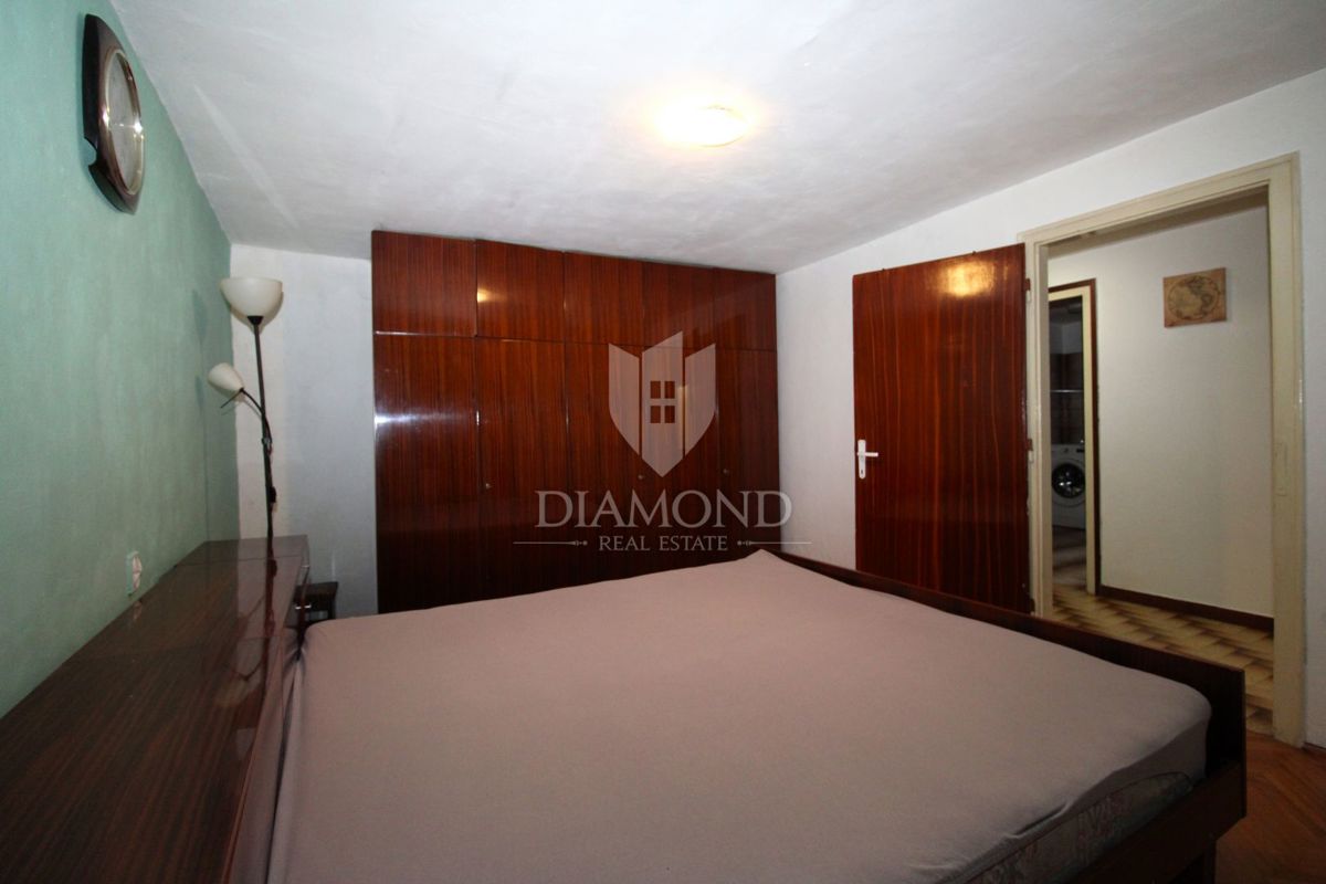 RIJEKA, ČAVLE – HIŠA Z DVORIŠČEM