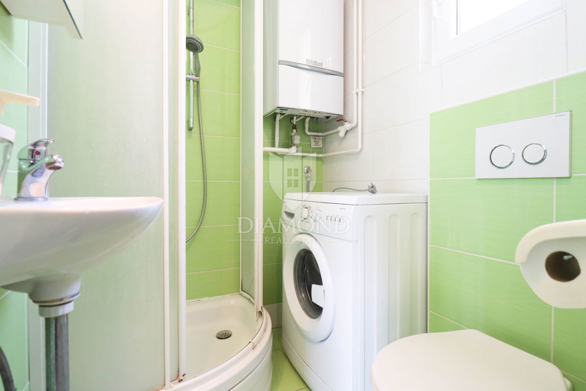 Zagreb Britanski trg, garsonjera s parkingom!