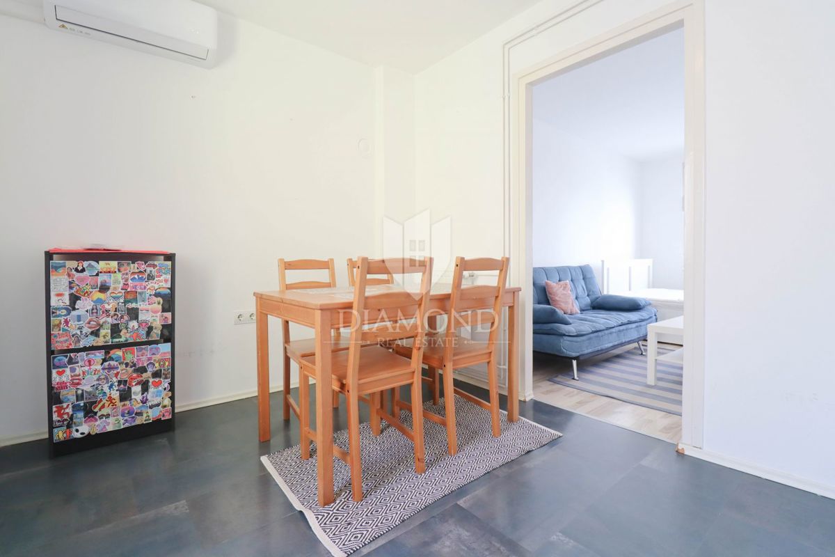 Zagreb Britanski trg, garsonjera s parkingom!