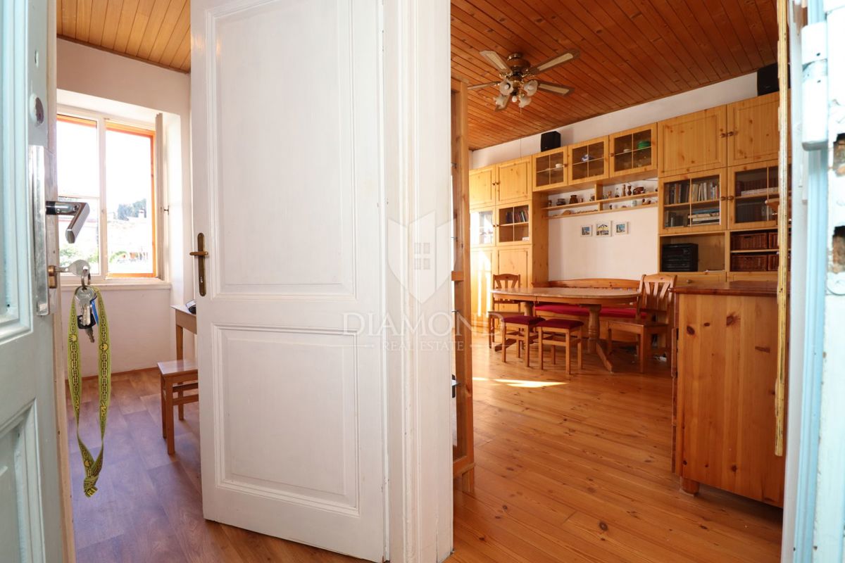 Rovinj, center, dvoetažno stanovanje s pogledom na morje