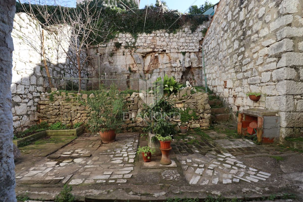 Rovinj, center, dvoetažno stanovanje s pogledom na morje