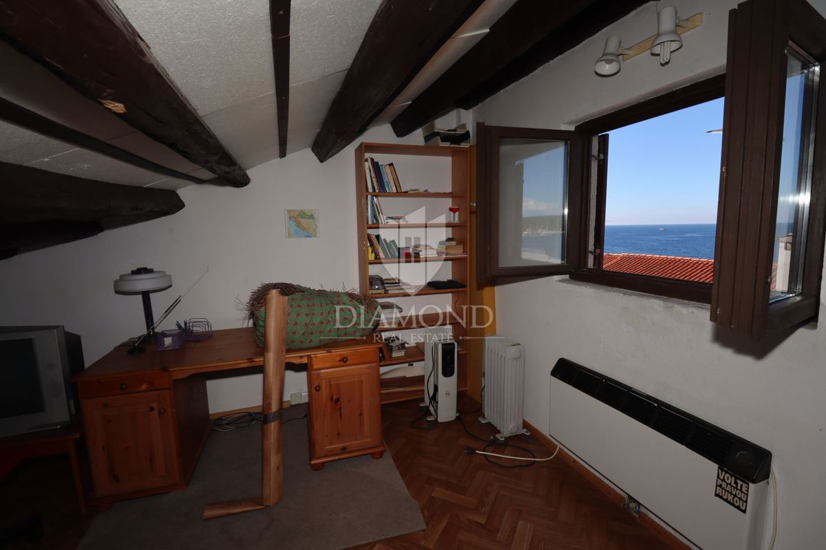 Rovinj, center, dvoetažno stanovanje s pogledom na morje
