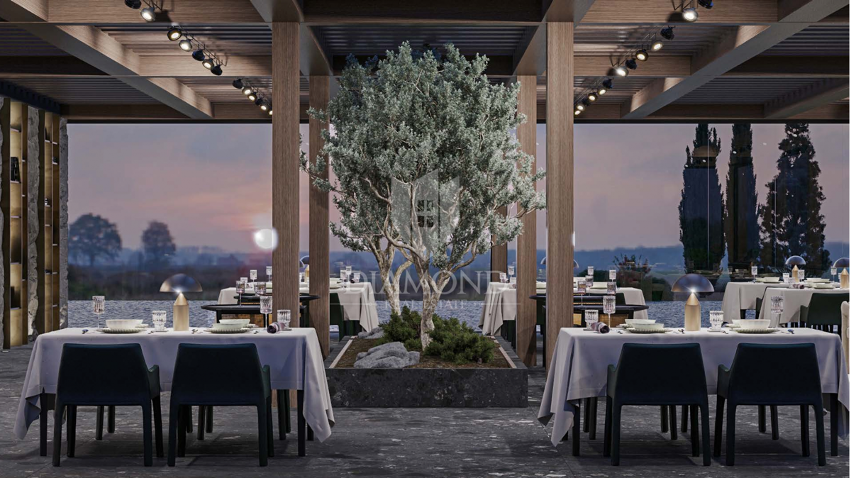 Istra, Poreč - zemljišče z dovoljenjem za hotel, prva vrsta ob morju