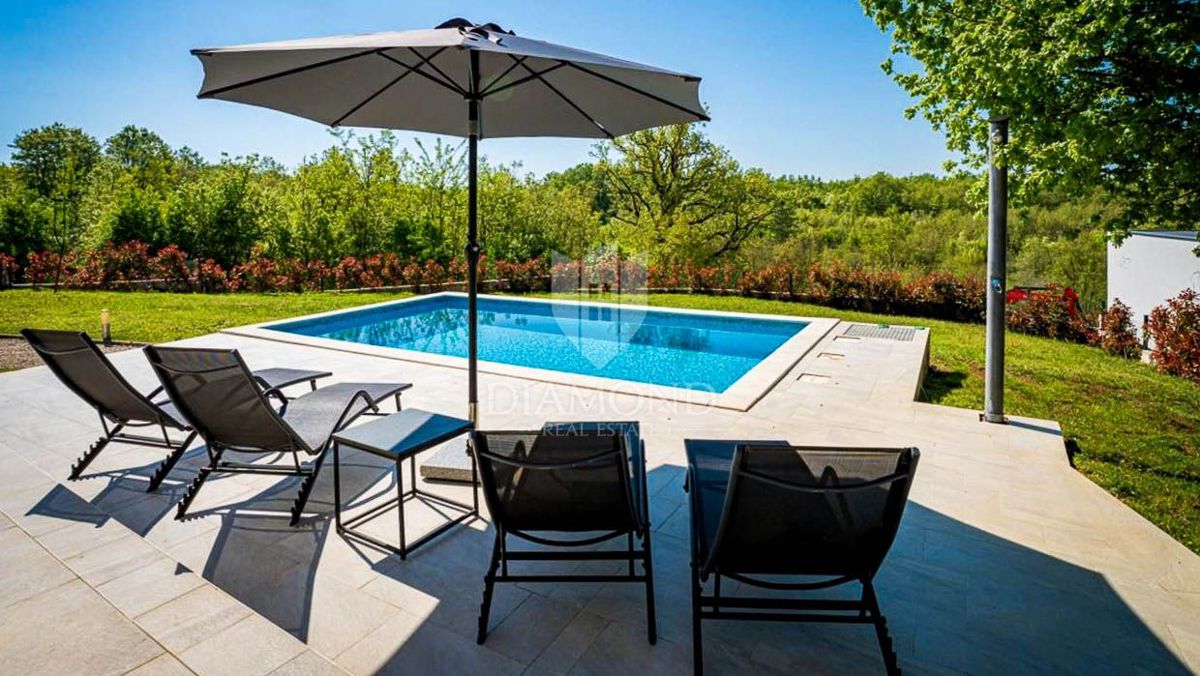 Osrednja Istra, odlična hiša v bližini sv. Petra z bazenom