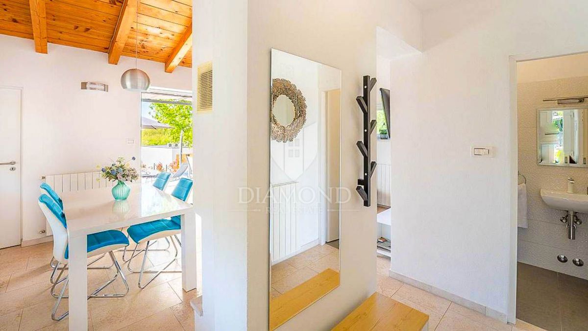 Osrednja Istra, odlična hiša v bližini sv. Petra z bazenom