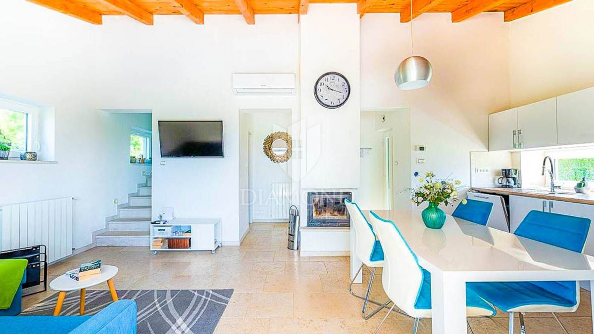 Osrednja Istra, odlična hiša v bližini sv. Petra z bazenom