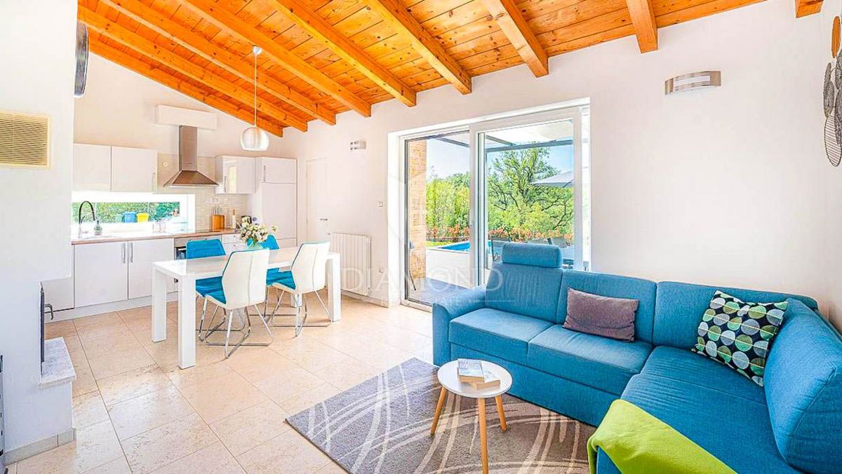 Osrednja Istra, odlična hiša v bližini sv. Petra z bazenom