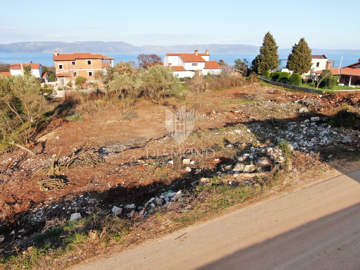 Privlačno gradbeno zemljišče s pogledom na morje